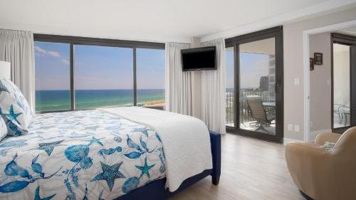 una camera con letto e vista sull'oceano di Beachside One 4073 flr7 a Destin