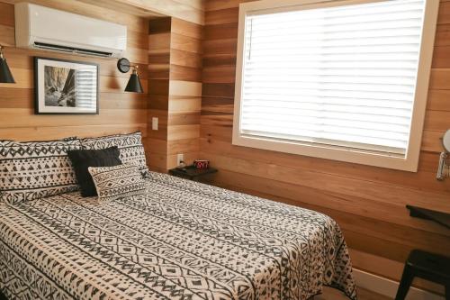a bedroom with a bed and a window at Escalante Escapes Prickly Pear- Bunk Escape in Escalante