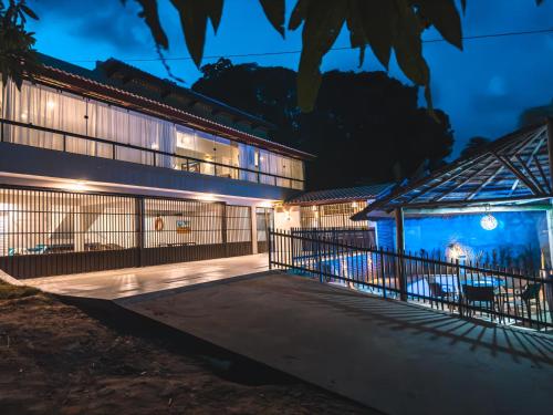 Bangunan di mana terletaknya rumah percutian