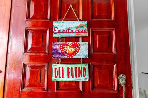 Certificato, attestato, insegna o altro documento esposto da ORESCA Hostel