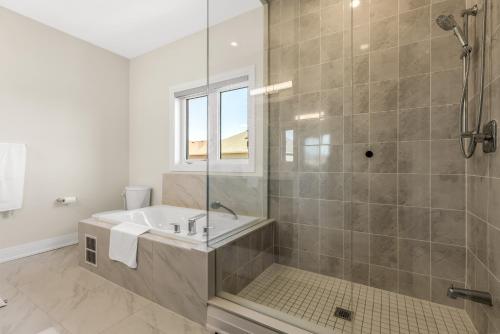Ένα μπάνιο στο Executive 5BR-4BATH Detached Bramp/Miss Border