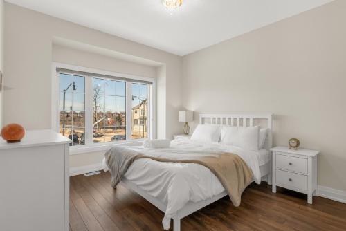 Ένα ή περισσότερα κρεβάτια σε δωμάτιο στο Executive 5BR-4BATH Detached Bramp/Miss Border