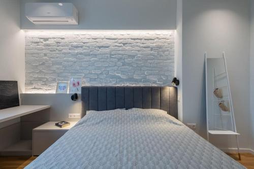 Postel nebo postele na pokoji v ubytování Modern & Stylish Sea Apartment with Parking