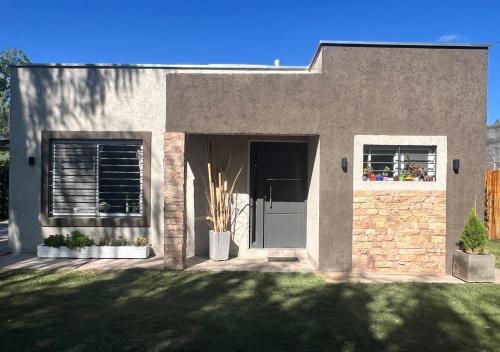 Το κτήριο όπου στεγάζεται  η παραθεριστική κατοικία