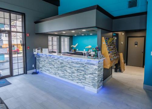 a lobby with a stone counter and blue walls at Baymont by Wyndham Branson Thousand Hills in Branson