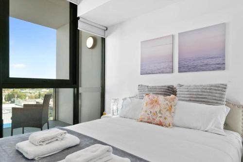 Lova arba lovos apgyvendinimo įstaigoje Elegant 1BR CBD Apt Walkable&Wi-Fi&Attractions