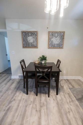 Gambar di galeri bagi 4 Bedroom Home near HOF Village di Canton