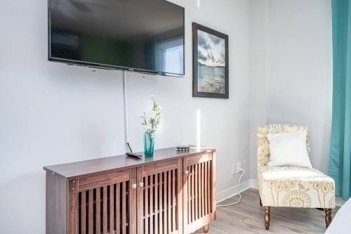 a living room with a tv and a chair at Heart Downtown! City View Onsite Parking! King Bed LM807 in Atlanta