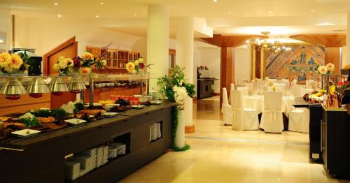 a restaurant with a buffet line with a table set up at BV Grand Hotel Assisi in Assisi
