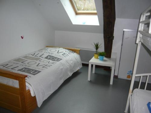 a bedroom with a bed and a table and a window at Gîte spacieux, confort moderne, nature et tranquillité près de Tours et des châteaux de la Loire - FR-1-381-273 in Le Boulay