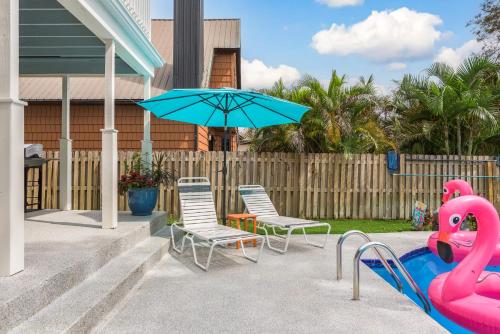 Piscina en o cerca de Luxury Family Beach Escape with Heated Pool and Putting Green