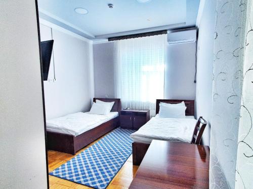 Ένα ή περισσότερα κρεβάτια σε δωμάτιο στο Qarshi hotel Bahor