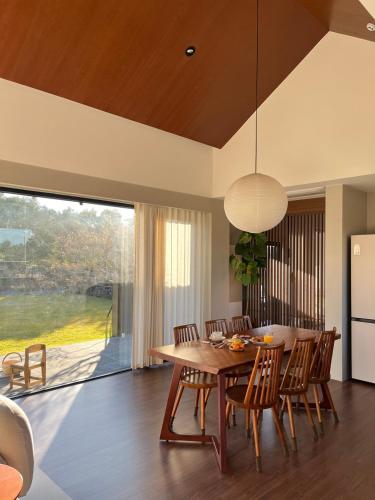 a kitchen and dining room with a table and chairs at On Stay Jeju in Jeju