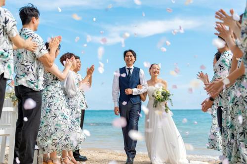 a wedding ceremony on the beach with bubbles at Hyakunagaran in Nanjo