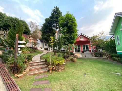 a house with a garden and a pathway at Suriyan Villa Erawan Kanchanaburi สุริยัน วิลล่า เอราวัณ กาญจนบุรี in Tha Kradan