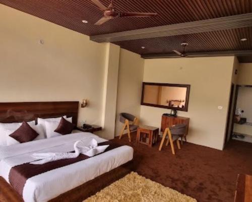 Кровать или кровати в номере Kashi Retreat , Dewar