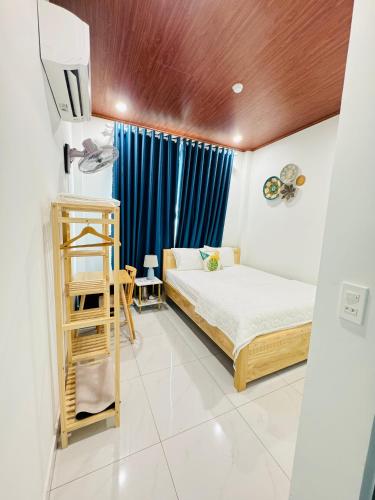 a bedroom with a bed and a ladder in it at Vile Villa Homestay View Biển 01 Đảo Phú Quý in Cu Lao Thu