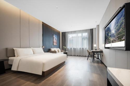 TV a/nebo společenská místnost v ubytování Atour Hotel Chengdu Jinhua Wanda Liulichang