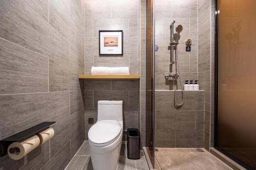 a bathroom with a toilet and a shower at Atour Light Hotel Zhuhai Lovers Road Grand Theater in Zhuhai