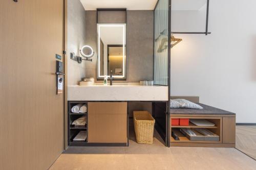 Η κουζίνα ή μικρή κουζίνα στο Atour Hotel Wuhan Chuhe Han Street Hongshan Plaza