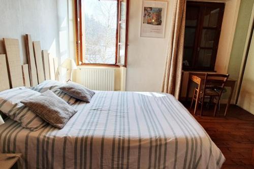 Postel nebo postele na pokoji v ubytování Gîte à la campagne 3 * proche A75 en Margeride.