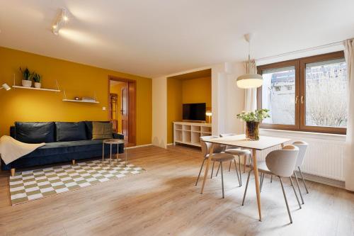 a living room with a couch and a table at homie stay Badgasse - Fewos am Main mit Dachterrasse & Fahrradgarage in Ochsenfurt