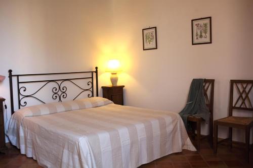 Una cama o camas en una habitación de Pozzo Di Mazza