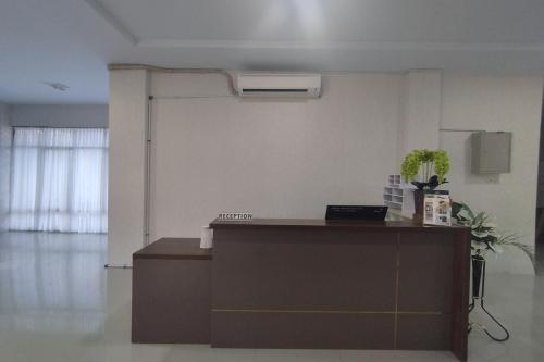 an office with a reception desk in a room at Great Cokro Edotel Lampung in Lampung