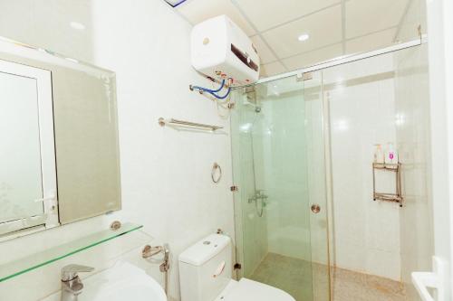 a bathroom with a shower and a toilet and a sink at Căn hộ 3 phòng ngủ cao cấp view biển in Ha Long