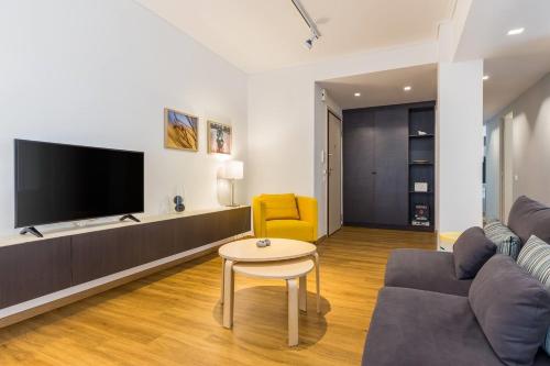 Elegance Vouliagmeni Gem Luxury Apt, Walk to Beach