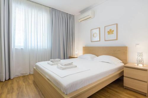 Elegance Vouliagmeni Gem Luxury Apt, Walk to Beach