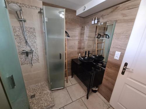 Koupelna v ubytování Pierres Dorées : calme et détente à 2 pas de Lyon