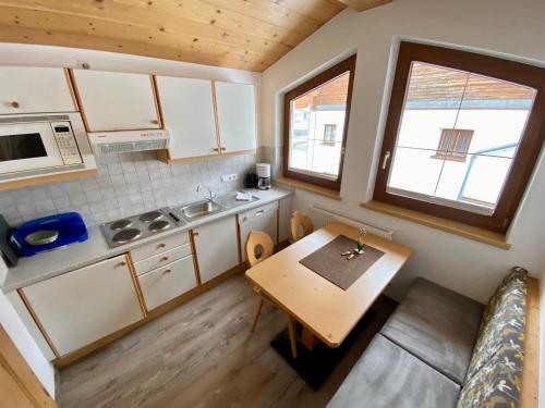 Kitchen o kitchenette sa Apartment Seespitz