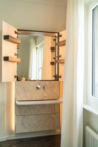 a bathroom with a sink and a large mirror at Villa Sophia in Gerra