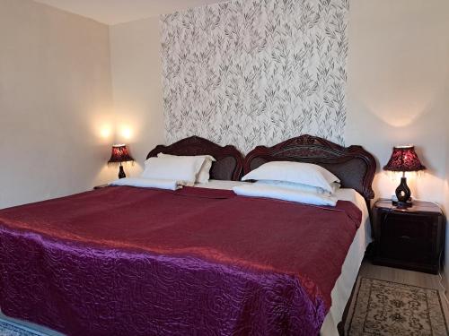 מיטה או מיטות בחדר ב-Experience new spirti of Vilnius. Self check-in