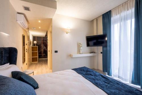 a bedroom with a bed and a large window at Hotel Le Palme in Dormelletto