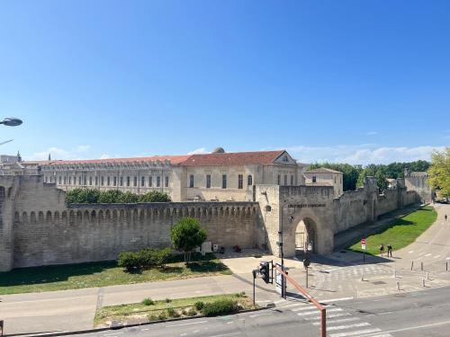 Fotografia z galérie ubytovania Appartement standing Les Remparts avec Parking privé v Avignone