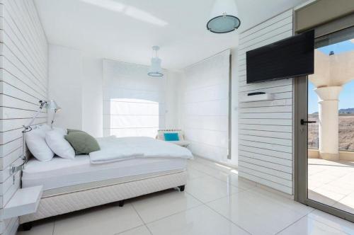 Televisyen dan/atau pusat hiburan di Villa Renso Eilat