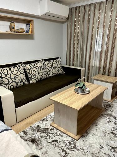 a living room with a couch and a coffee table at Apart 8 in Sandanski