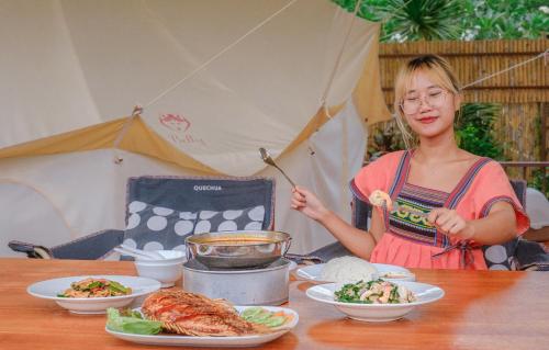 リゾートの敷地内または近くでの食事または食べ物