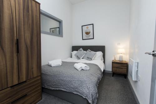 K Suites - Oak Court tesisinde bir odada yatak veya yataklar