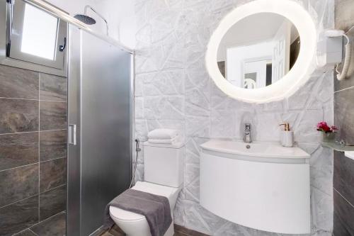 a bathroom with a toilet and a sink and a mirror at Chakalaka Resort in Vlikhón