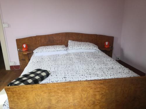 Una cama o camas en una habitación de RESIDENZA FOLLINA