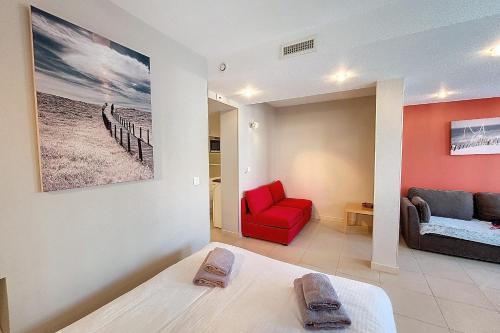 HENRI CAMILLE REAL ESTATE - Rouaze 2 -Studio à 50m center