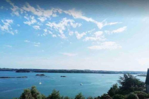 a view of a large body of water at Maisonnette pour 2 personnes - Vue mer - Plage à 100 mètres in Ploubazlanec