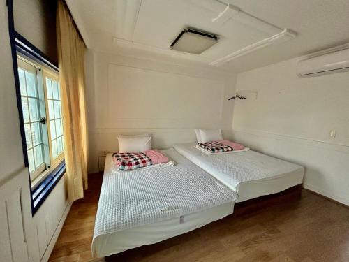 Katil atau katil-katil dalam bilik di 몽돌파도소리쉼터 Mongdol pension