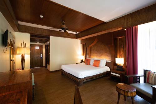 a hotel room with a bed and a table at Centara Koh Chang Tropicana Resort in Ko Chang