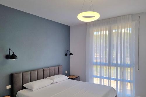 Postel nebo postele na pokoji v ubytování White Moon Apartments