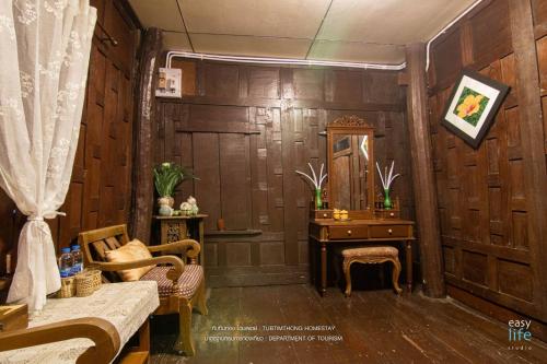 a bathroom with a vanity and a sink and a mirror at ทับทิมทอง โฮมสเตย์ in Ban Khlong Khut