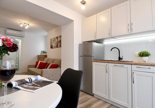 Modern Jacuzzi Apartment Minnie